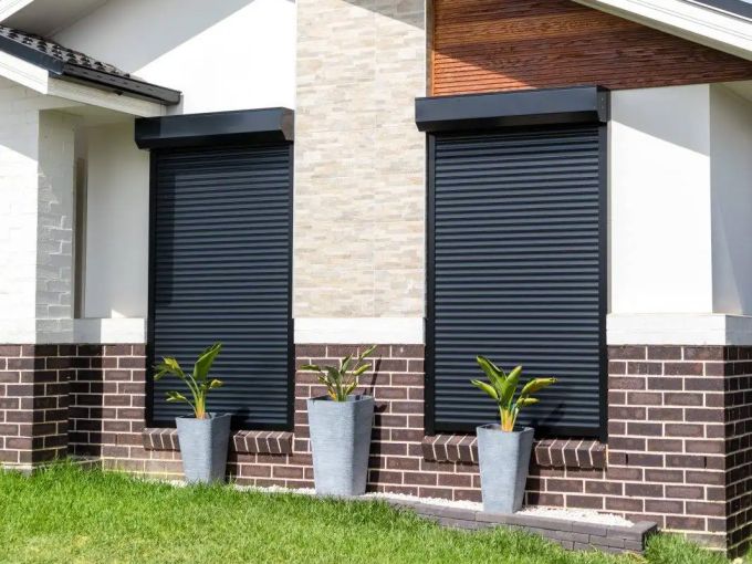 Захисна ролета 45 профіль автоматика + вимикач